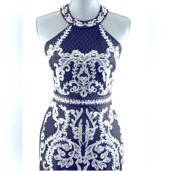 8❤️BCBG Max Azria NWT Long lace Embroidered Gown 🌹🌹 - Picture 3 of 8